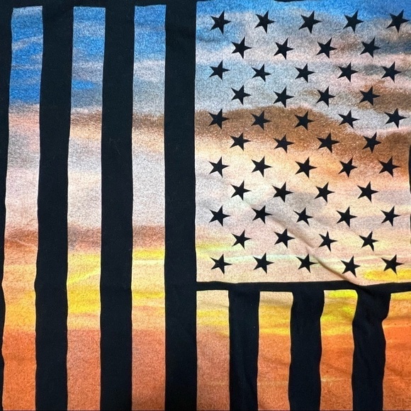 REBELS & NOMADS | USA flag and NYC skyline T-shirt - Picture 3 of 7